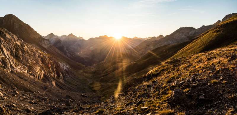 Millions of insects migrate through the 30-meter pass of the Pyrenees