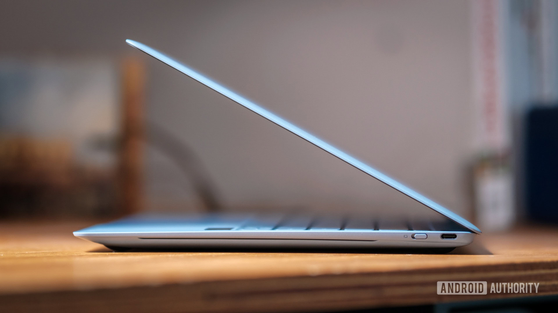 Slim side profile of Huawei MateBook X Pro 2024