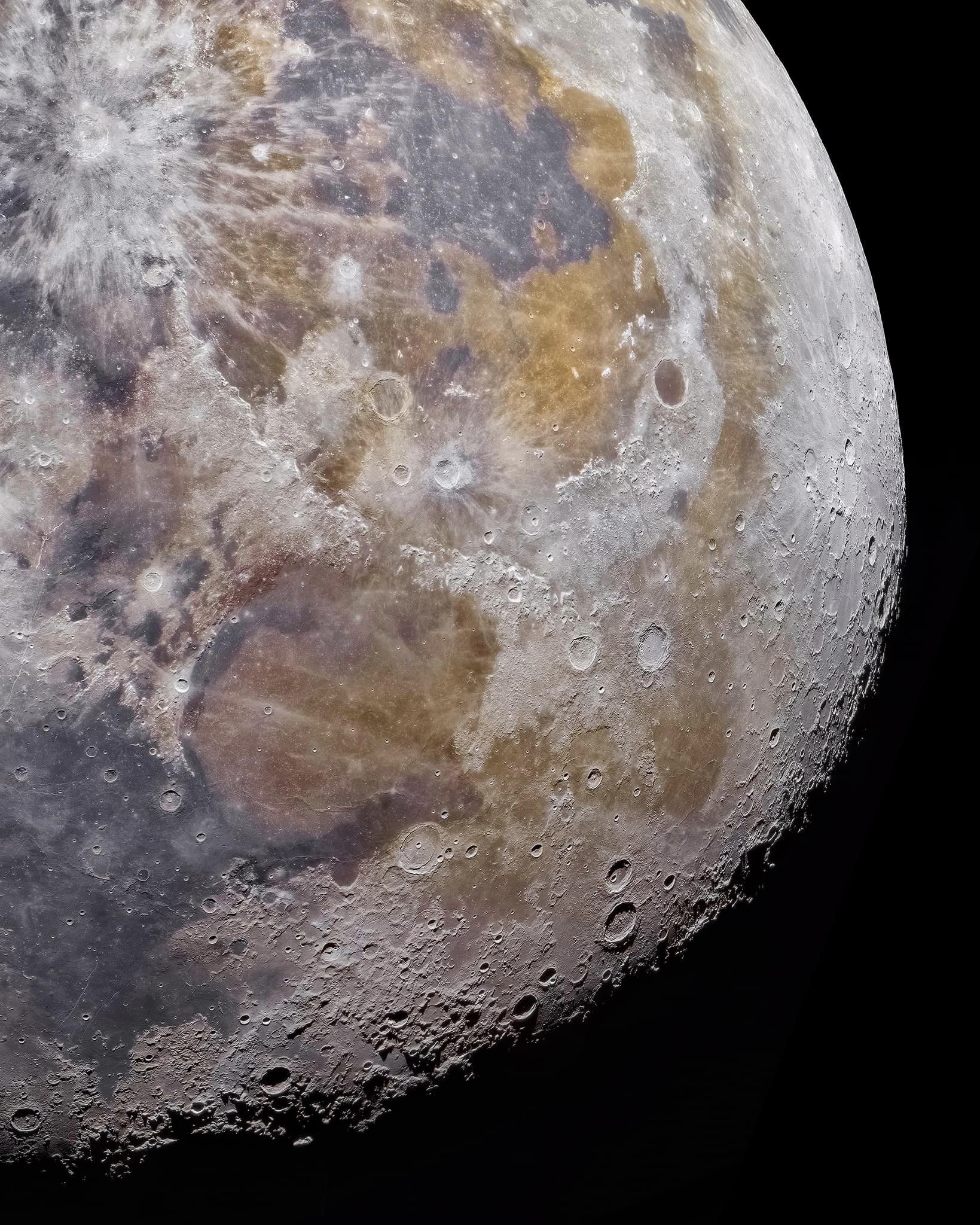 Physicists want to drill a five-kilometer hole on the moon, online discussion