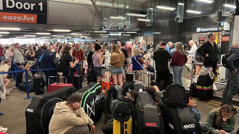 Line of passengers in front of Terminal 1. Image: Reuters