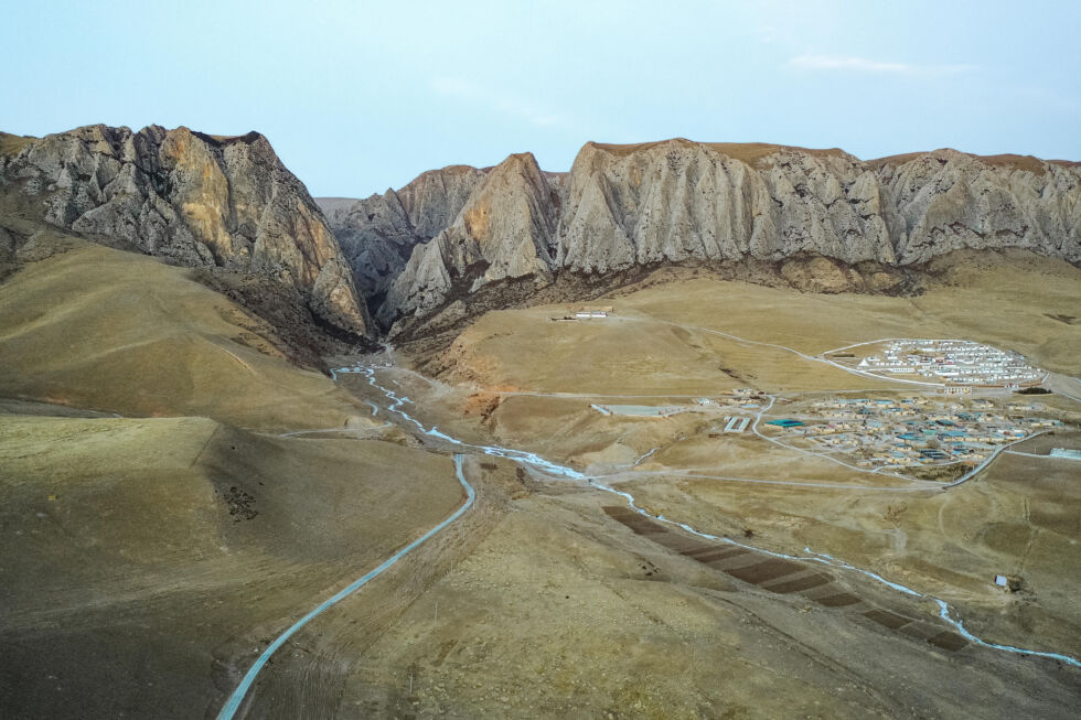 The Ganjia Basin is bordered by cliffs that contain the Baishiya Karst Cave.