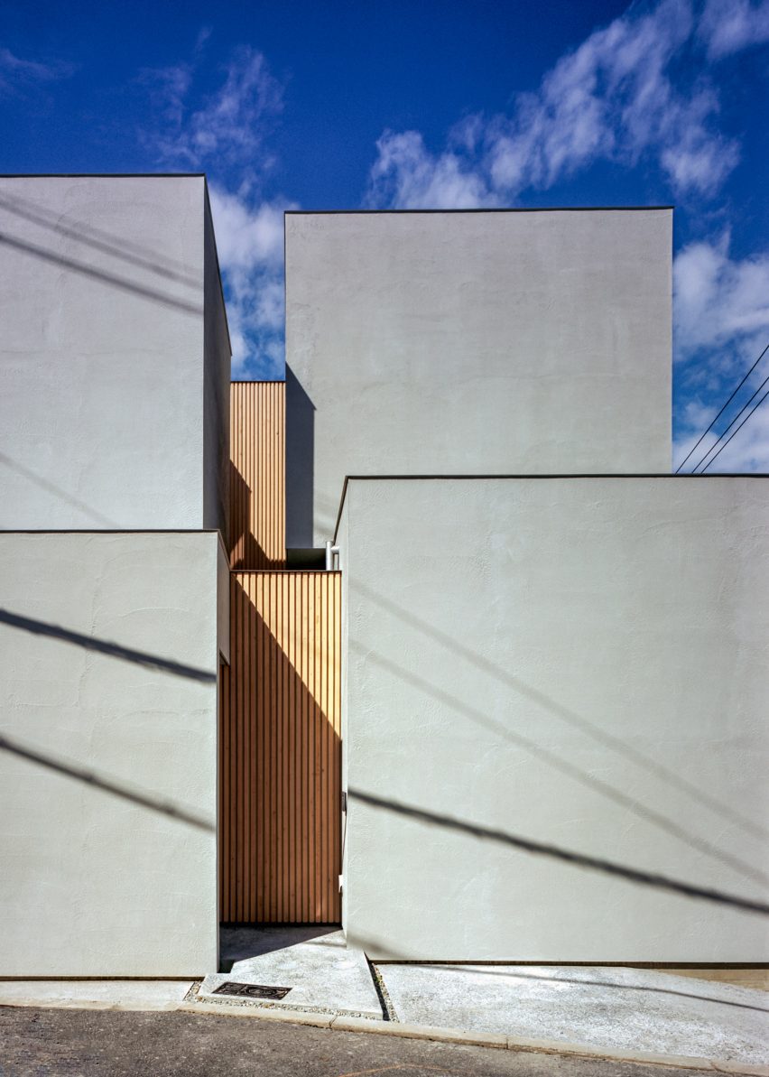 Exterior of a house in Tsurumi-ku by FujiwaraMuro Architects