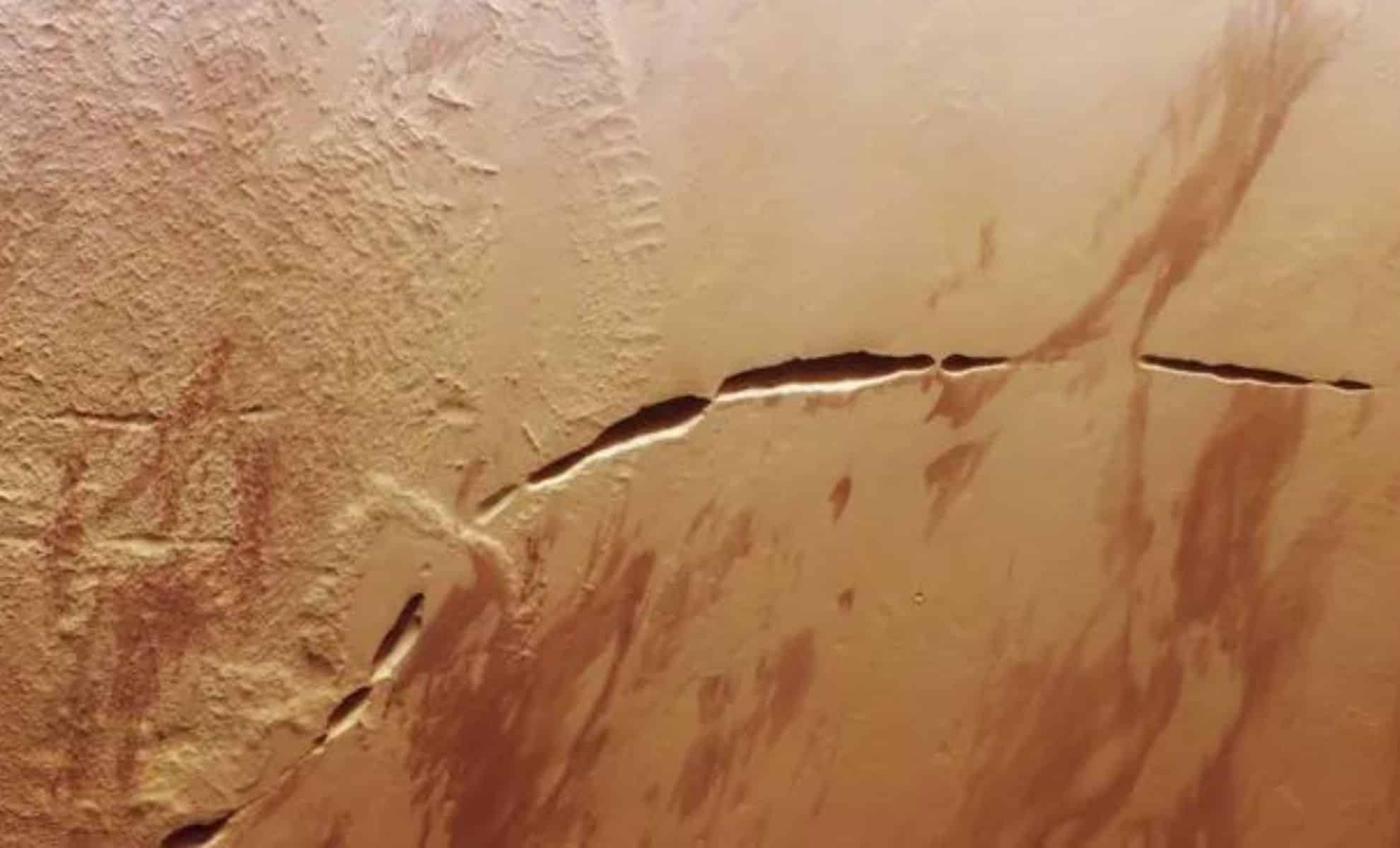 New images from Mars Express show a huge scar on the red planet's surface