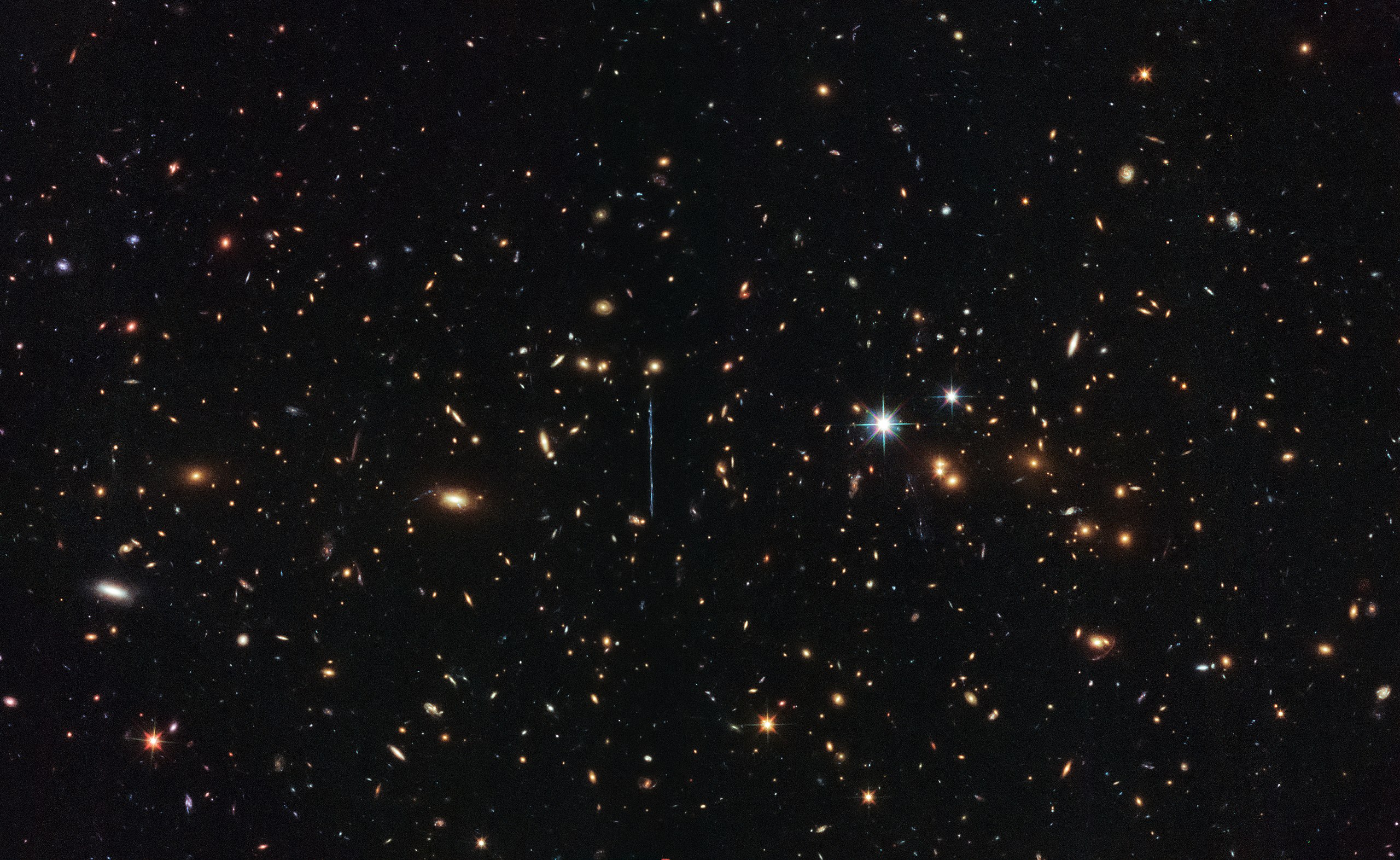 Image of El Gordo, a massive galaxy cluster captured by Hubble