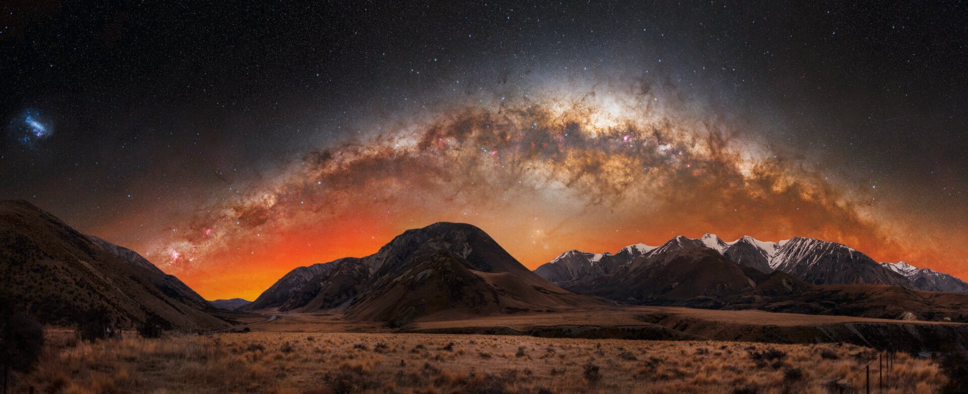 Aurora Borealis close encounter with the Milky Way