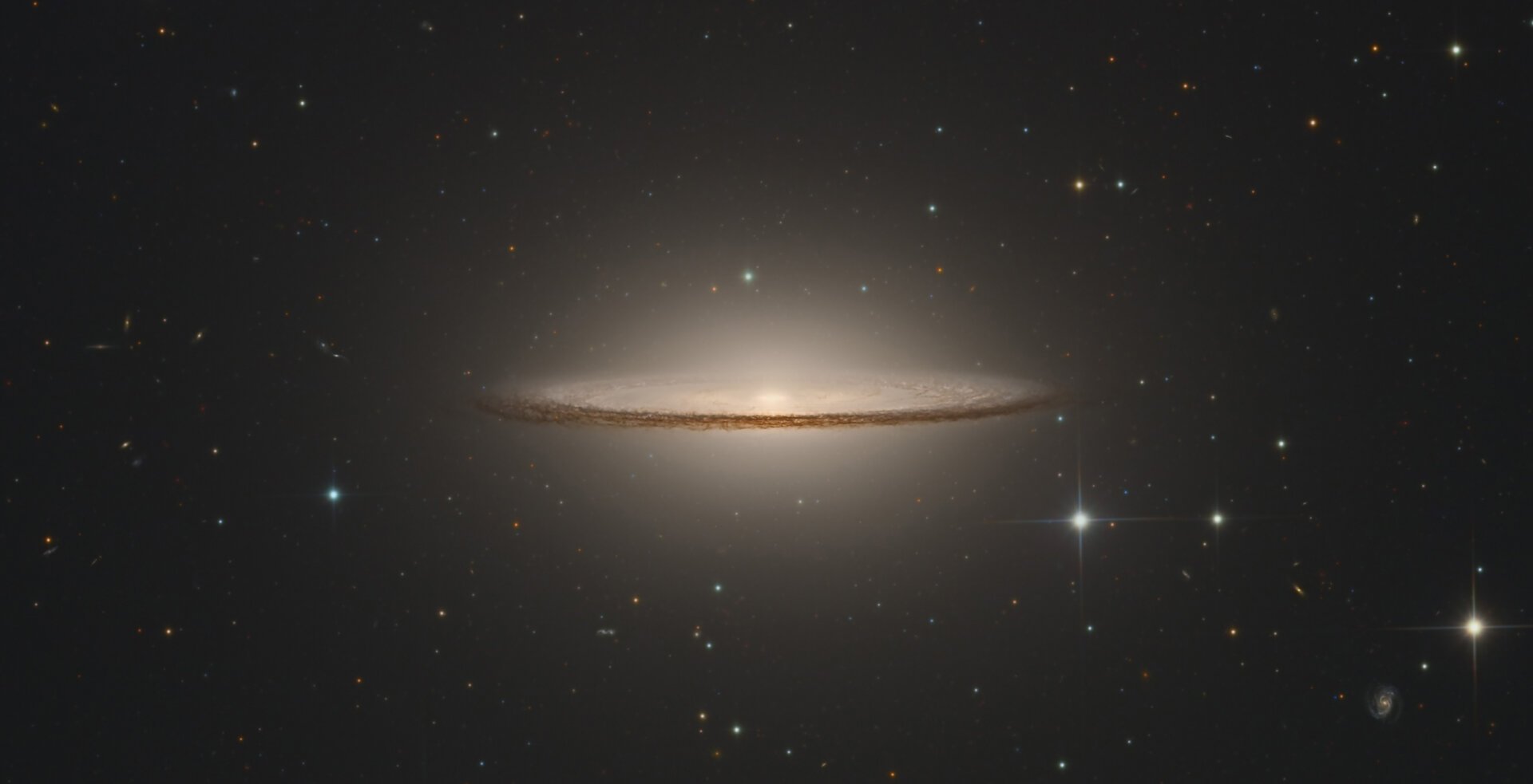 Inner dust lanes of M104 (Sombrero Galaxy)