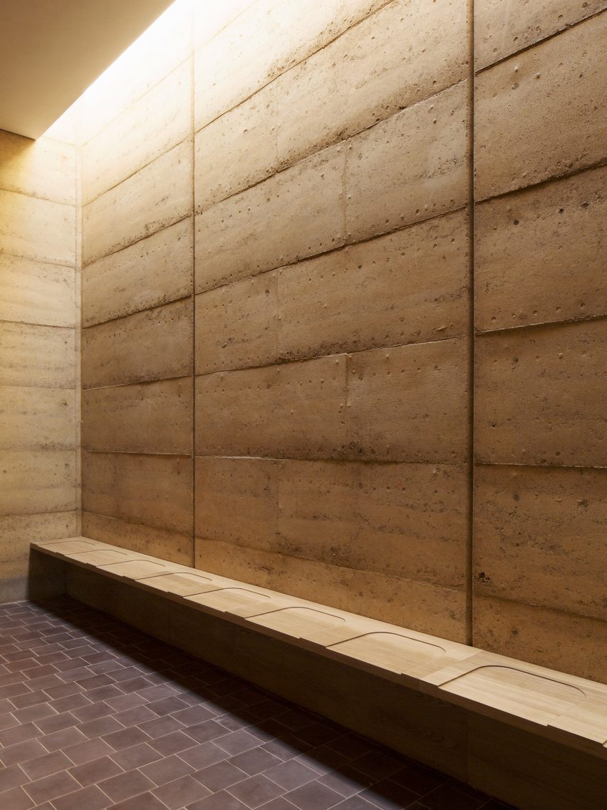 Cement-stabilized rammed earth